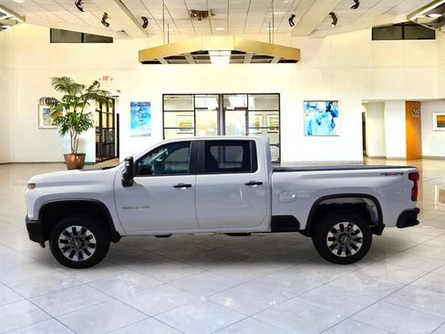 Used 2022 Chevrolet Silverado 2500 Custom w/ Custom Convenience Package AWD/4WD image 8