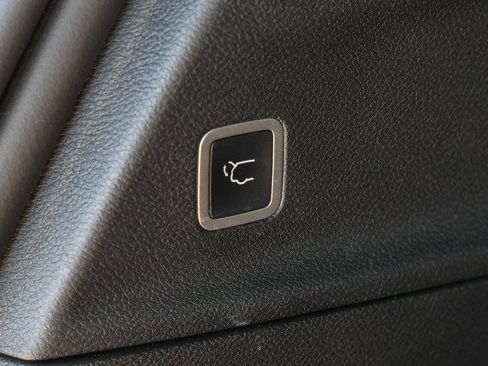 Used 2023 Chrysler Pacifica Pinnacle FWD image 40