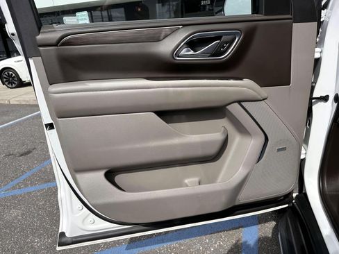 Used 2022 Chevrolet Tahoe LT w/ Luxury Package AWD/4WD image 8