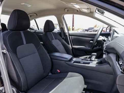 Used 2025 Nissan Sentra SV FWD image 18