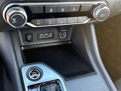 Certified 2025 Nissan Sentra SV image 21