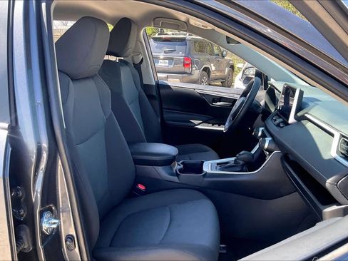 Used 2025 Toyota RAV4 XLE image 9