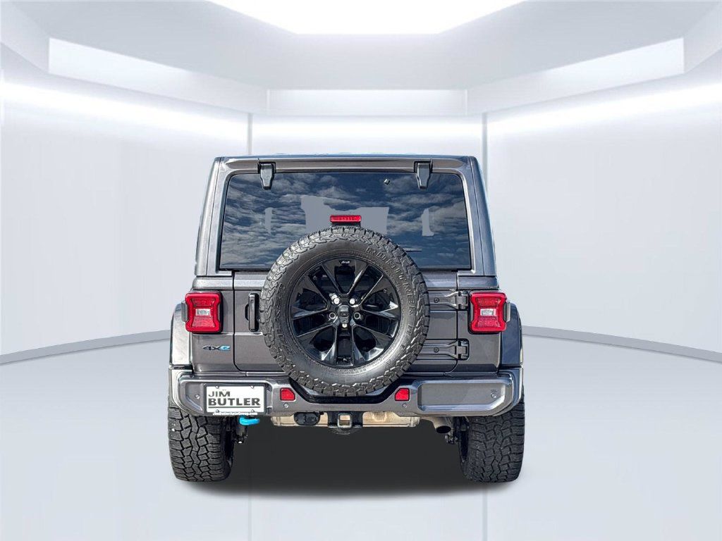 Used 2021 Jeep Wrangler Unlimited Sahara AWD/4WD image 5