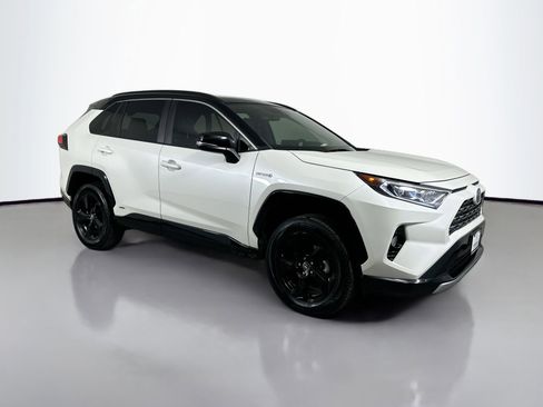 Used 2020 Toyota RAV4 XSE image 3