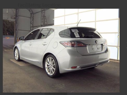 Used 2013 Lexus CT 200h w/ Premium Pkg w/Backup Camera FWD image 3