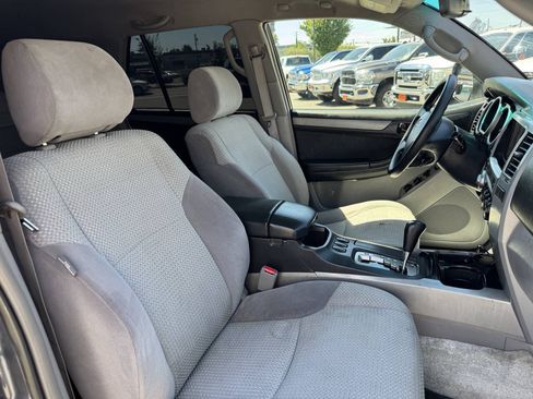 Used 2005 Toyota 4Runner SR5 AWD/4WD image 14