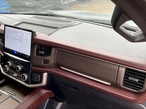 Used 2024 Ford Expedition Max Limited image 18