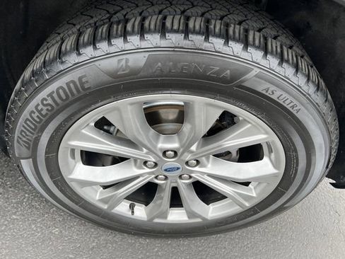 Used 2023 Ford Explorer Limited AWD/4WD image 28