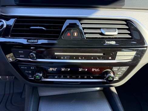 Used 2018 BMW M550i xDrive image 29