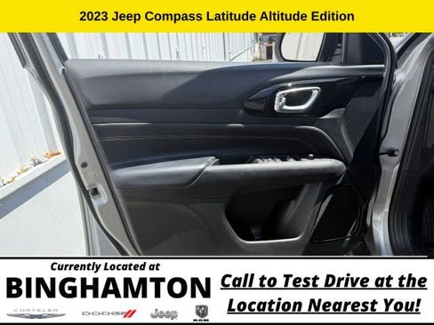 Used 2023 Jeep Compass Latitude w/ Convenience Group AWD/4WD image 8