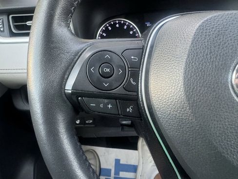 Used 2021 Toyota RAV4 XLE Premium image 19