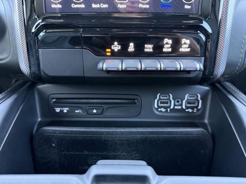 Used 2019 RAM 1500 Limited RWD image 35