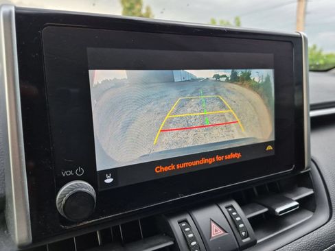 Used 2023 Toyota RAV4 XLE Premium FWD image 18