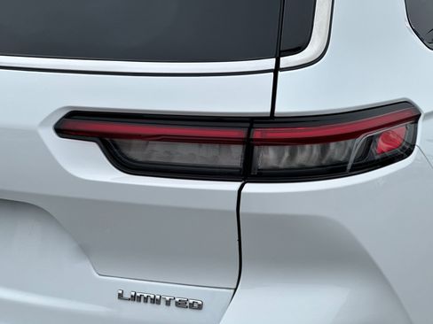 Used 2023 Jeep Grand Cherokee L Limited image 27