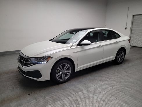 Used 2024 Volkswagen Jetta SE image 2