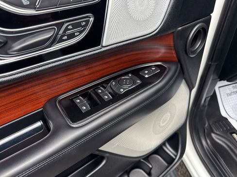 Used 2020 Lincoln Navigator L Reserve w/ Equipment Group 208A Reserve image 16