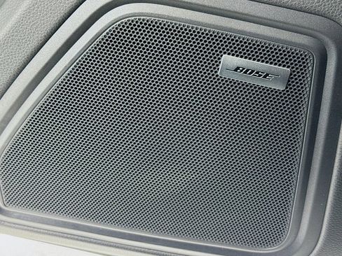 Certified 2025 Porsche Macan image 12