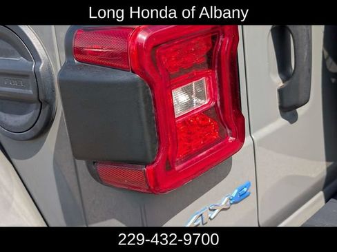 Used 2021 Jeep Wrangler Unlimited Sahara w/ Safety Group AWD/4WD image 9