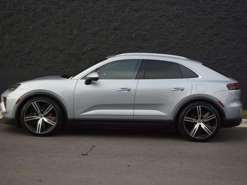 Certified 2025 Porsche Macan 4S Electric AWD/4WD image 2