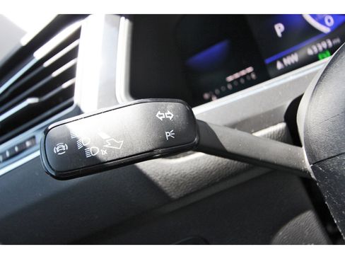 Used 2022 Volkswagen Tiguan SE image 19