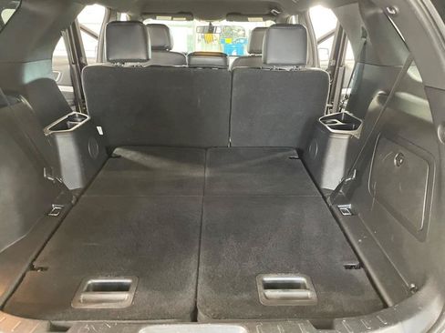 Used 2017 Ford Explorer XLT w/ Equipment Group 202A AWD/4WD image 20