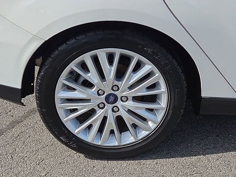 Used 2017 Ford Focus Titanium image 7