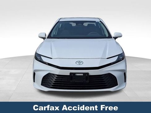 Used 2025 Toyota Camry LE image 3