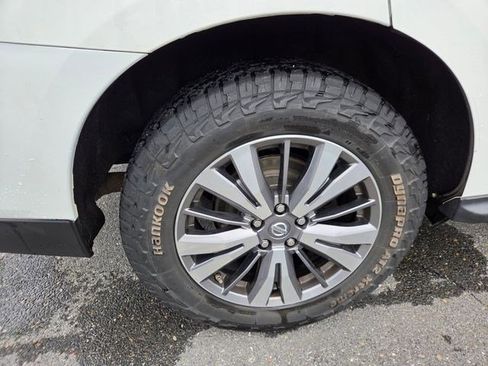 Used 2018 Nissan Pathfinder SV AWD/4WD image 30