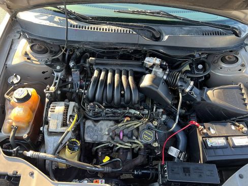 Used 2003 Ford Taurus SE image 16