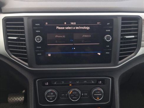Used 2021 Volkswagen Atlas Cross Sport SE w/ Panoramic Sunroof Package FWD image 12
