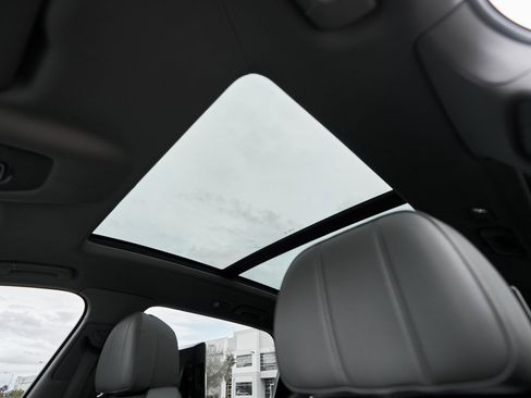 Used 2023 Bentley Bentayga Extended Wheelbase image 46