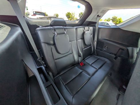Used 2021 Ford Explorer Limited w/ Equipment Group 301A AWD/4WD image 33