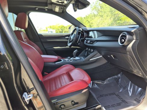 Used 2022 Alfa Romeo Stelvio Sprint RWD image 34