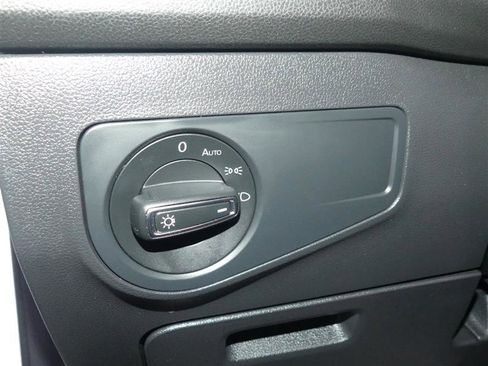 Used 2019 Volkswagen Tiguan SE w/ Panoramic Sunroof Package image 29