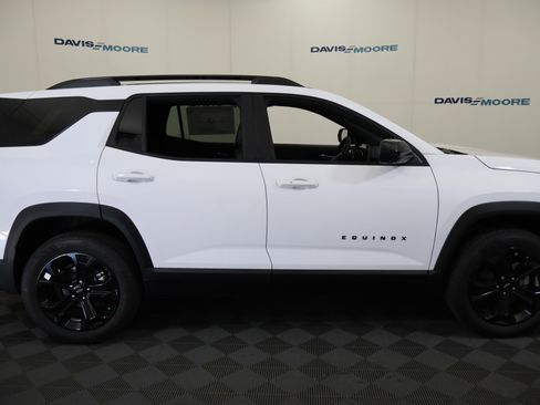 New 2026 Chevrolet Equinox LT w/ Convenience Package II AWD/4WD image 5