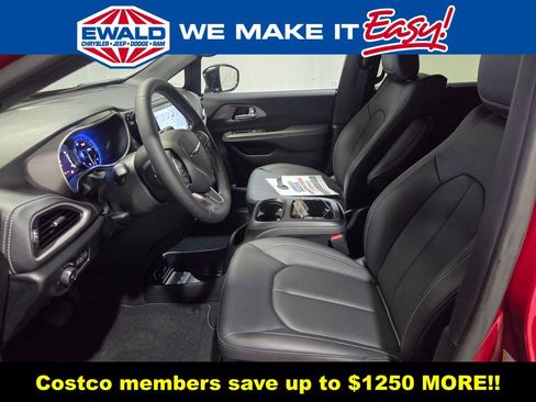 New 2026 Chrysler Pacifica Select AWD/4WD image 7