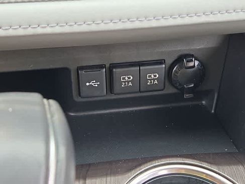 Used 2021 Toyota Highlander Limited FWD image 29