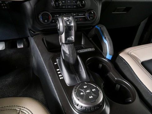 Used 2024 Ford Bronco Wildtrak image 16