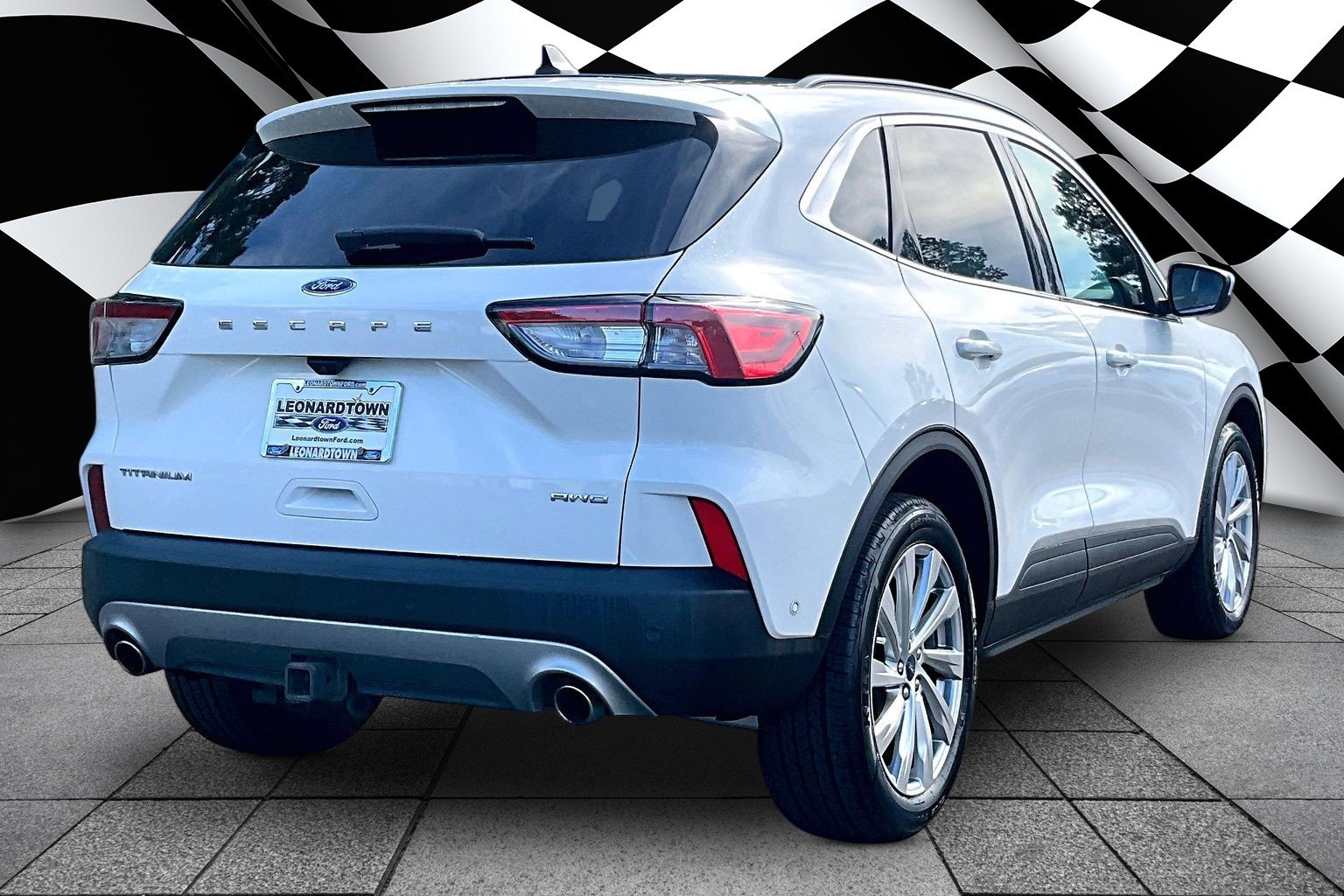 Used 2022 Ford Escape Titanium w/ Titanium Elite Package AWD/4WD image 2