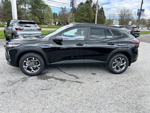 New 2026 Chevrolet Trax LT w/ Sunroof Package FWD image 2