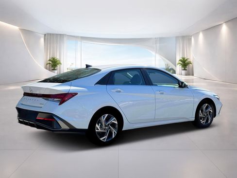 New 2026 Hyundai Elantra Limited FWD image 7