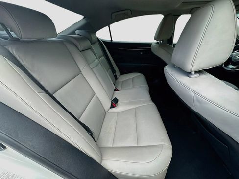 Used 2016 Lexus ES 350 w/ Premium Package w/Wood Trim FWD image 28