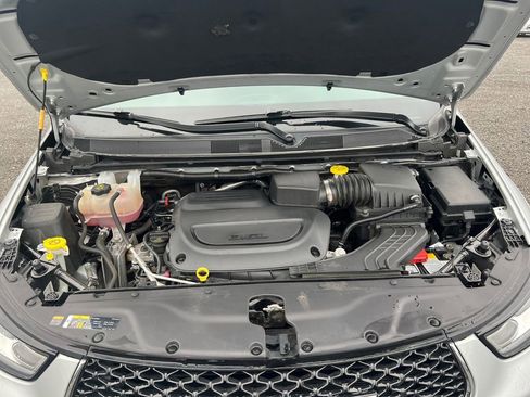 Certified 2024 Chrysler Pacifica Touring-L image 23