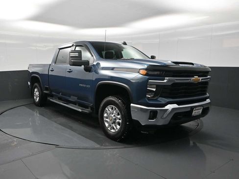 Used 2025 Chevrolet Silverado 2500 LT image 1