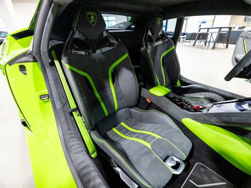 Used 2024 Lamborghini Huracan Tecnica image 35