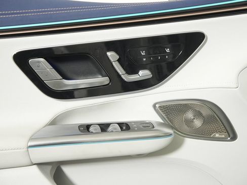 Used 2023 Mercedes-Benz EQE 500 4MATIC Sedan w/ Pinnacle Trim Package image 31