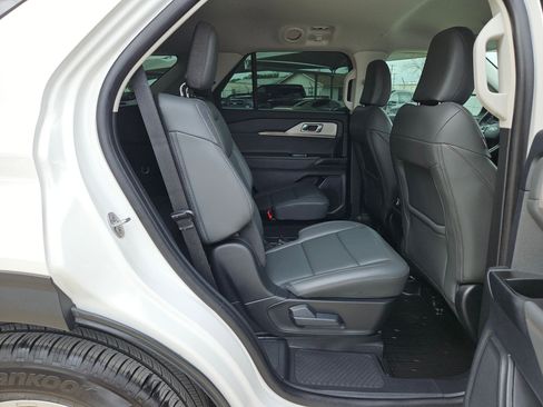 Used 2025 Ford Explorer Active w/ Active Comfort Package RWD image 25