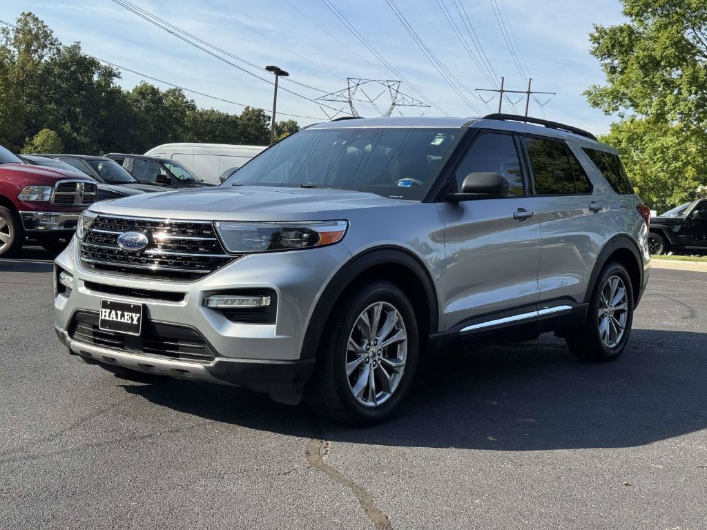 Used 2020 Ford Explorer XLT w/ Equipment Group 202A AWD/4WD image 27