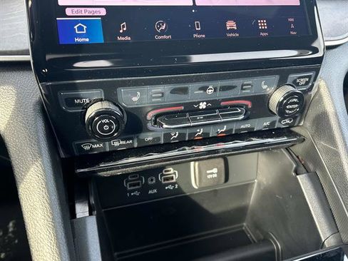 New 2025 Jeep Grand Cherokee L Limited image 10