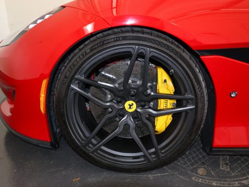 Used 2019 Ferrari Portofino RWD image 40